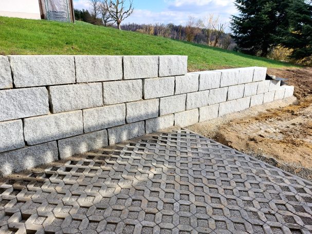 Garageneinfahrt + Granit Blockstein Mauer